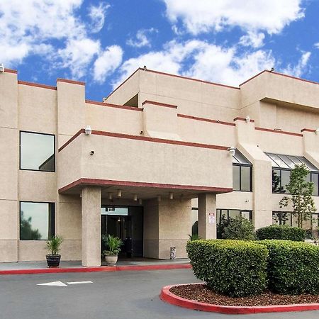 San Bernandino Inn & Suites San Bernardino Buitenkant foto