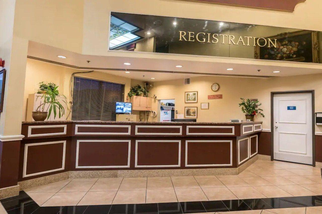 San Bernandino Inn & Suites San Bernardino Buitenkant foto