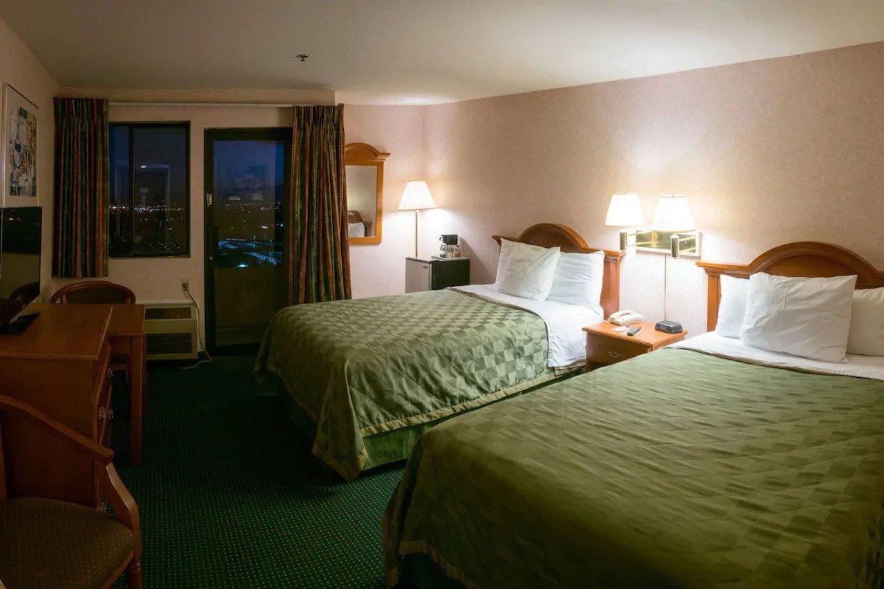 San Bernandino Inn & Suites San Bernardino Buitenkant foto