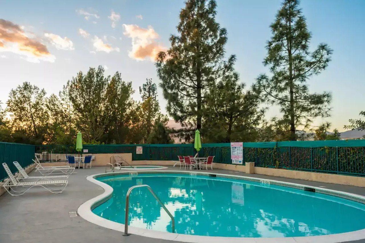 San Bernandino Inn & Suites San Bernardino Buitenkant foto