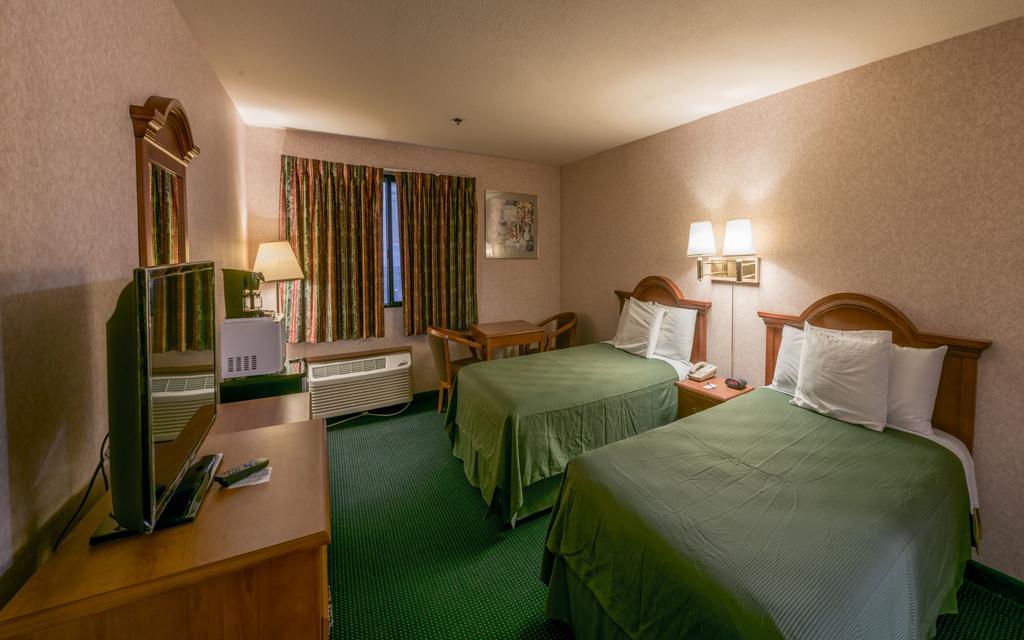 San Bernandino Inn & Suites San Bernardino Buitenkant foto