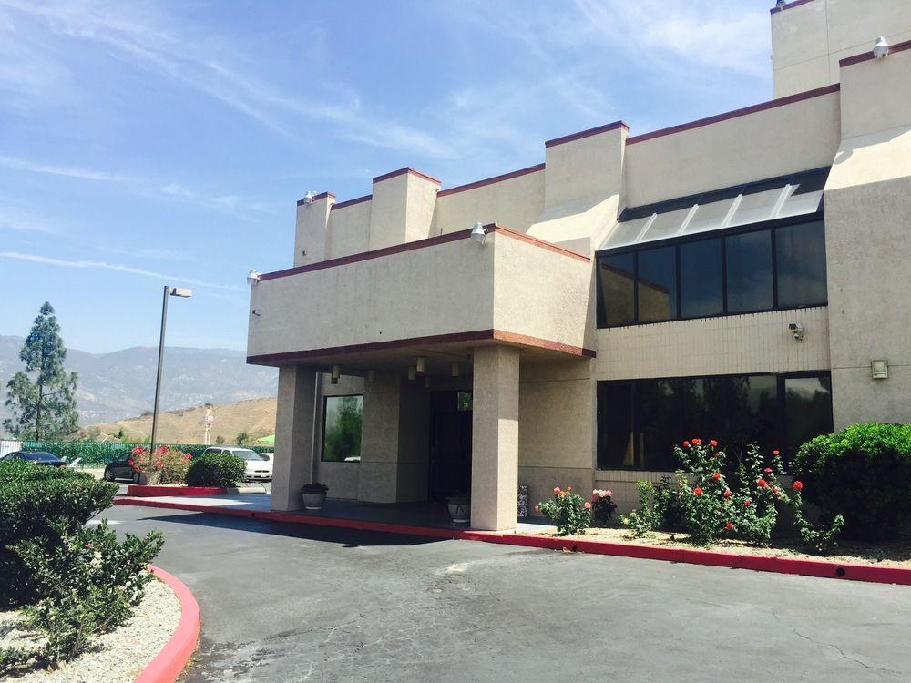San Bernandino Inn & Suites San Bernardino Buitenkant foto