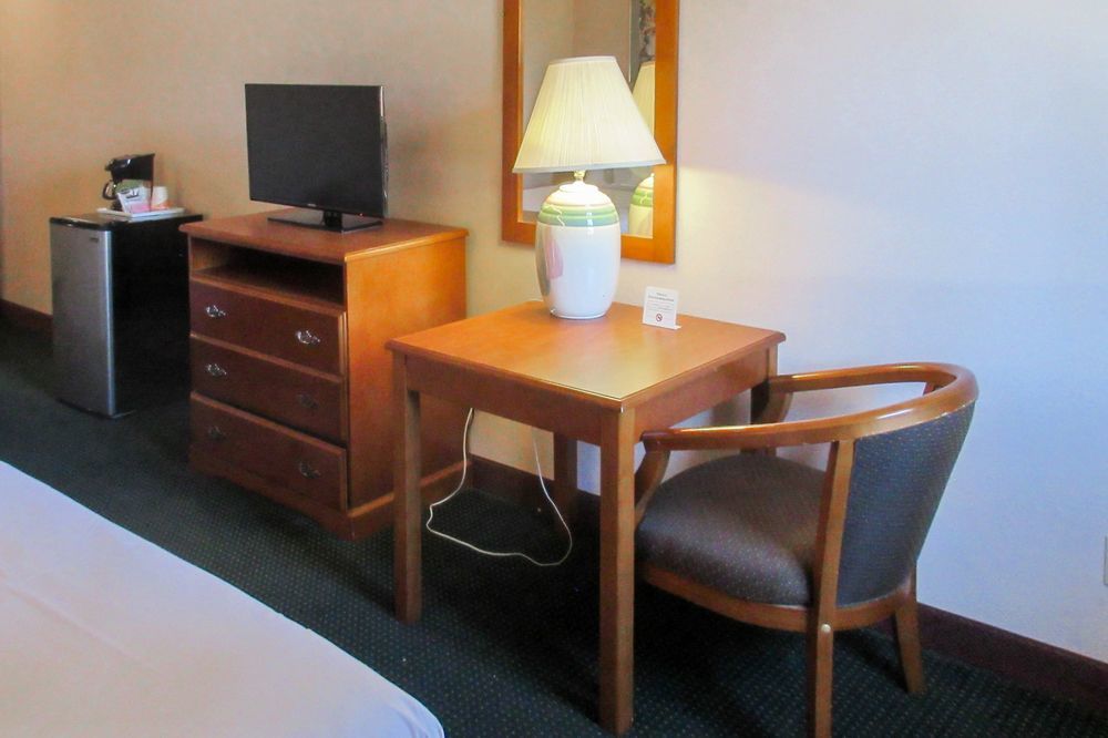 San Bernandino Inn & Suites San Bernardino Buitenkant foto
