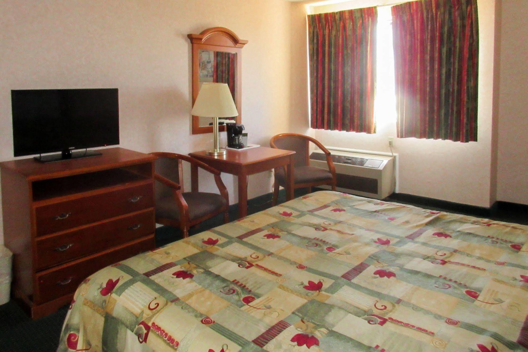 San Bernandino Inn & Suites San Bernardino Buitenkant foto