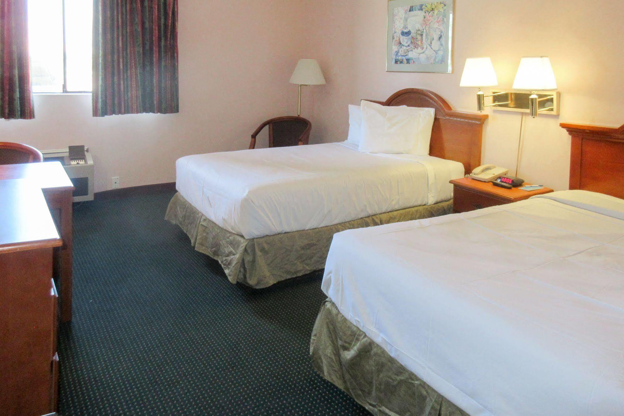 San Bernandino Inn & Suites San Bernardino Buitenkant foto