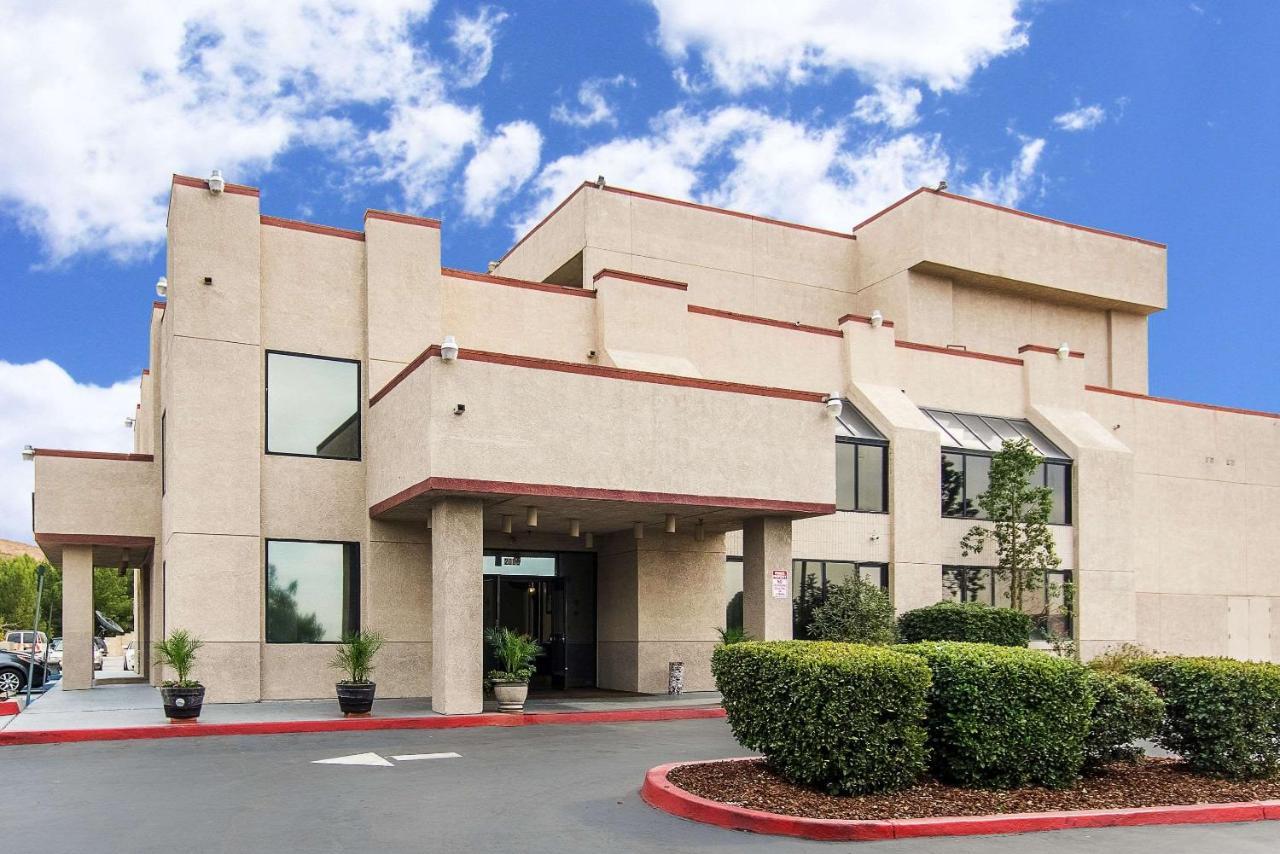 San Bernandino Inn & Suites San Bernardino Buitenkant foto