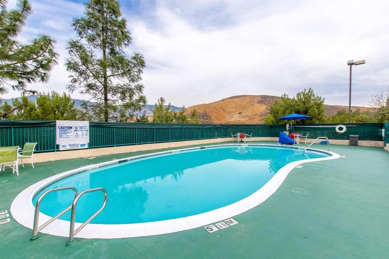 San Bernandino Inn & Suites San Bernardino Buitenkant foto