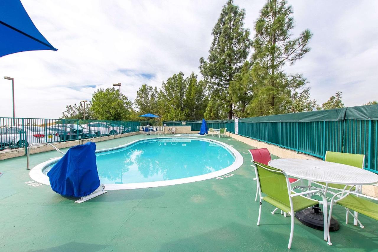 San Bernandino Inn & Suites San Bernardino Buitenkant foto