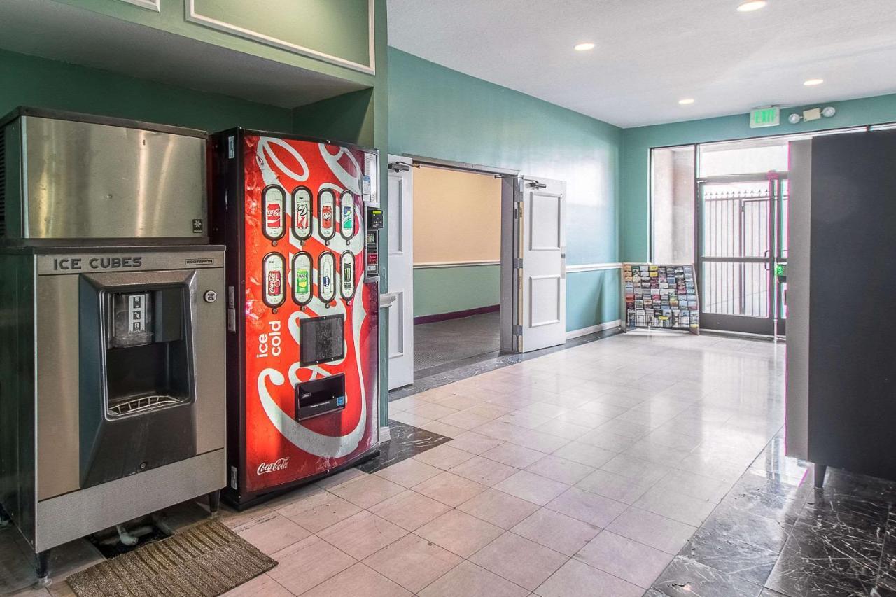 San Bernandino Inn & Suites San Bernardino Buitenkant foto