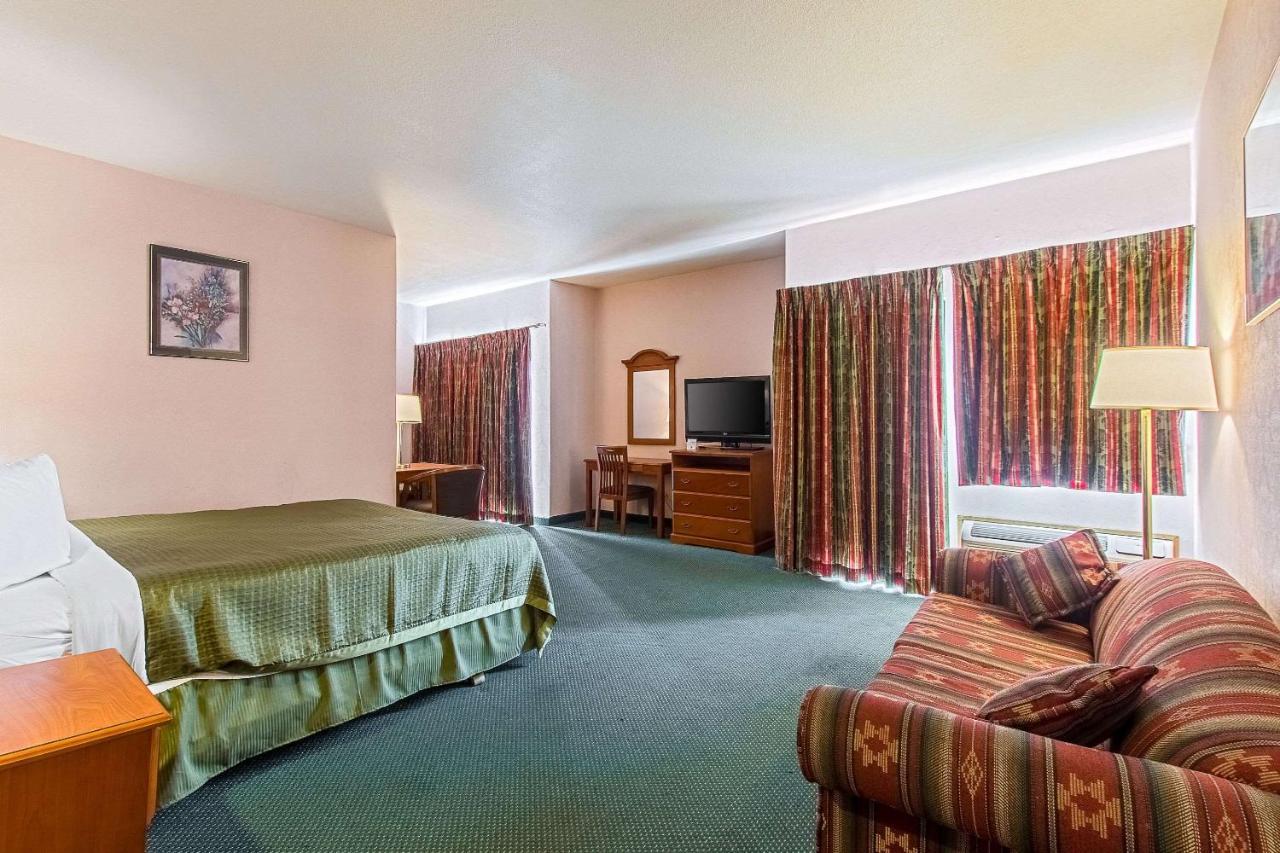 San Bernandino Inn & Suites San Bernardino Buitenkant foto