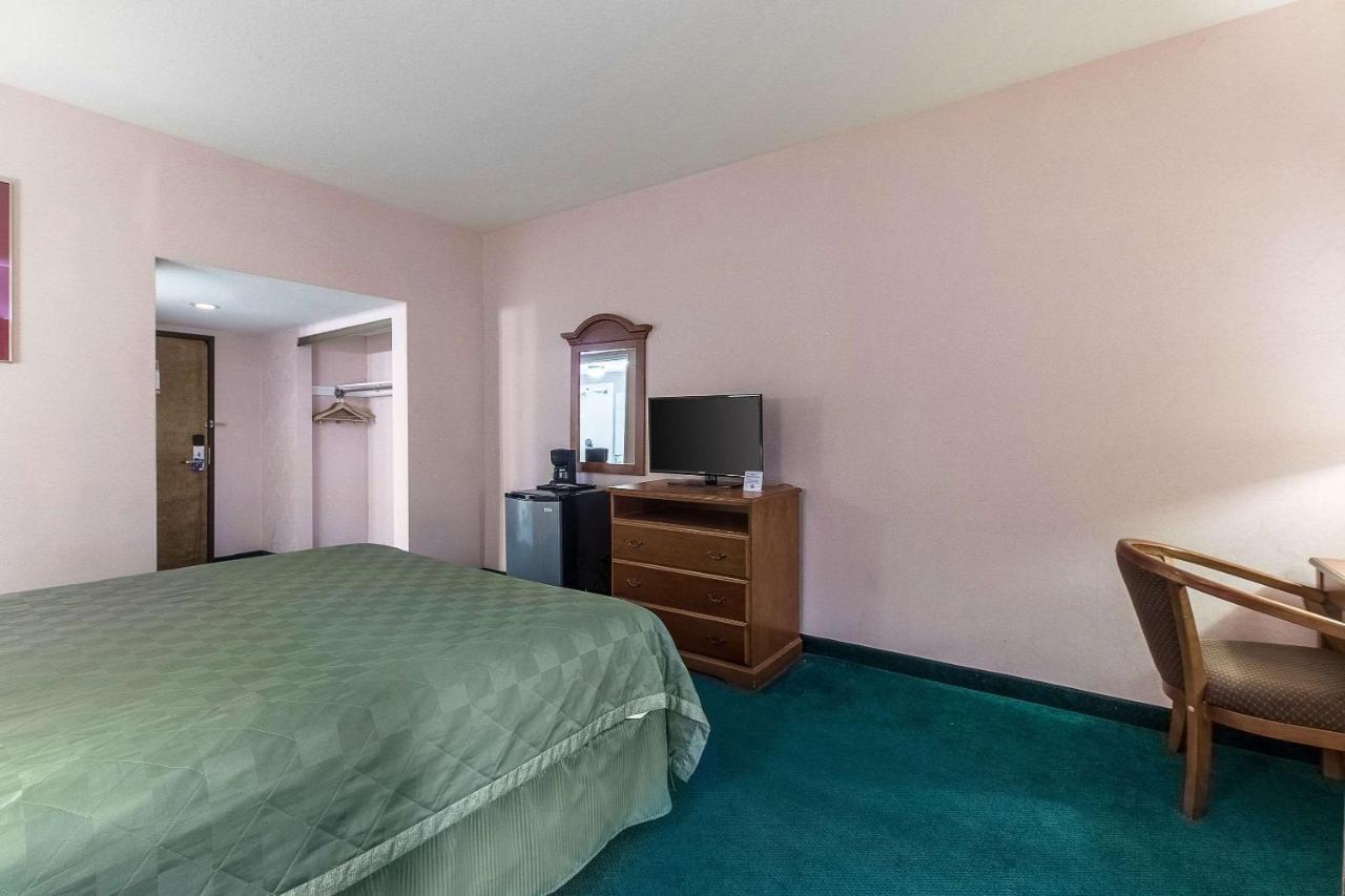 San Bernandino Inn & Suites San Bernardino Buitenkant foto