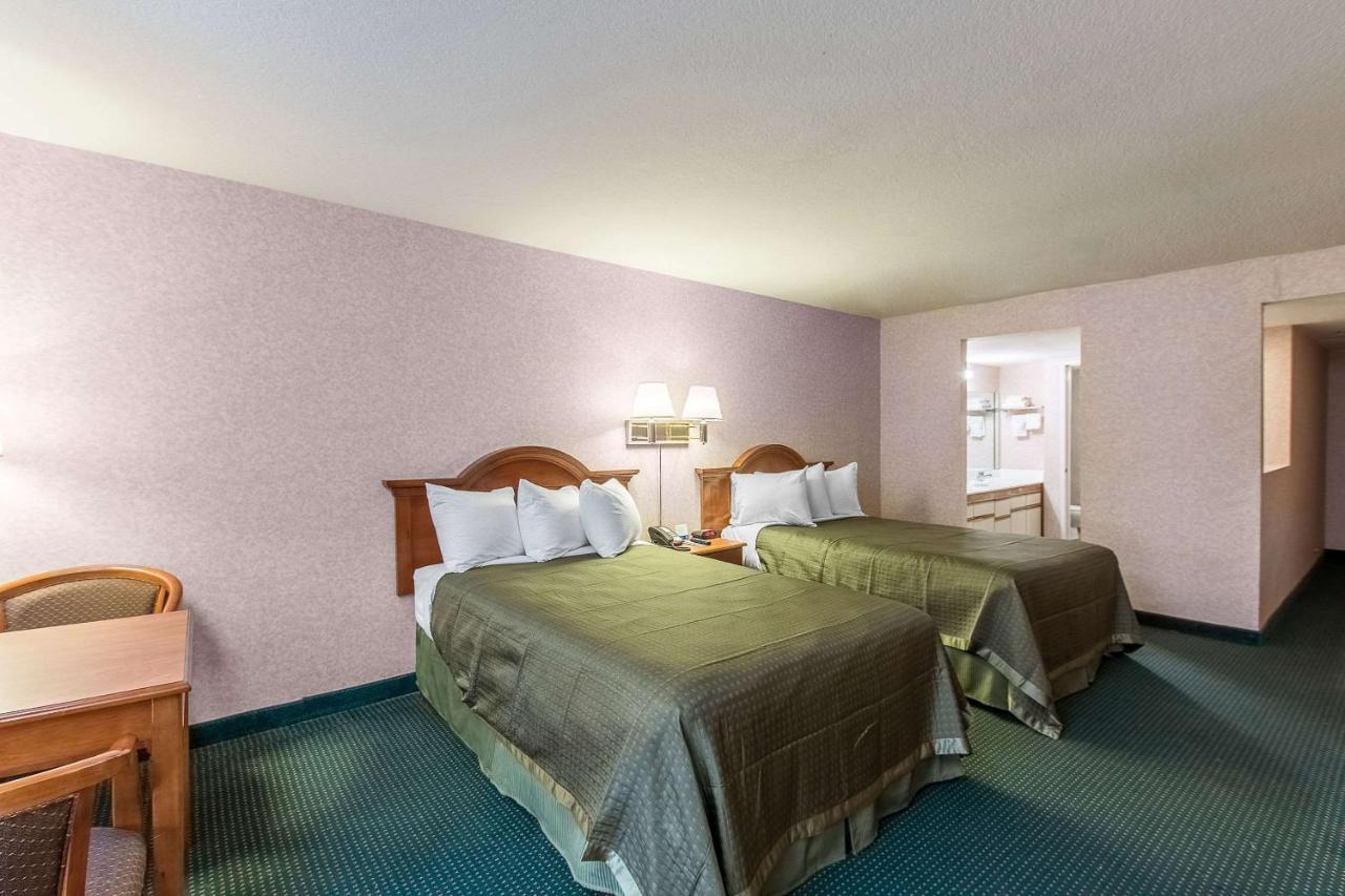 San Bernandino Inn & Suites San Bernardino Buitenkant foto