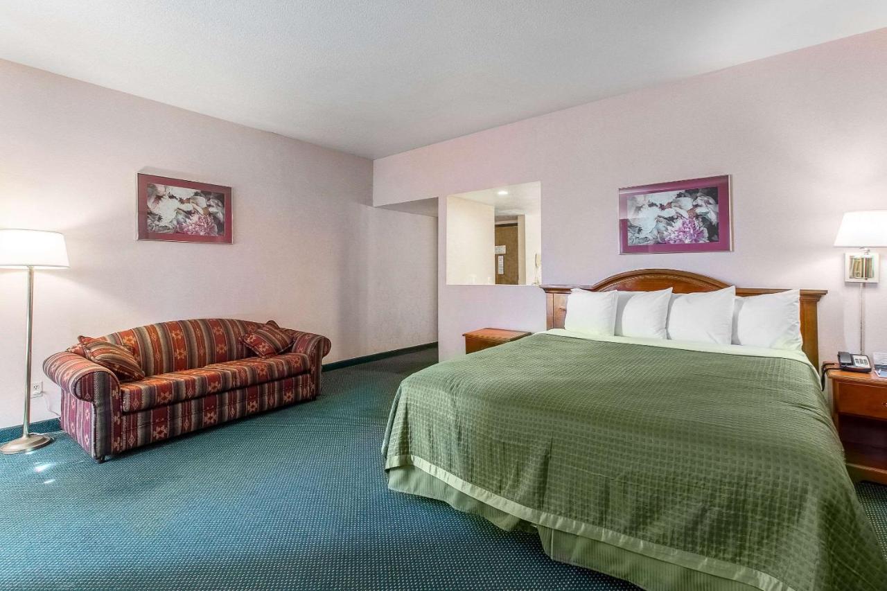 San Bernandino Inn & Suites San Bernardino Buitenkant foto